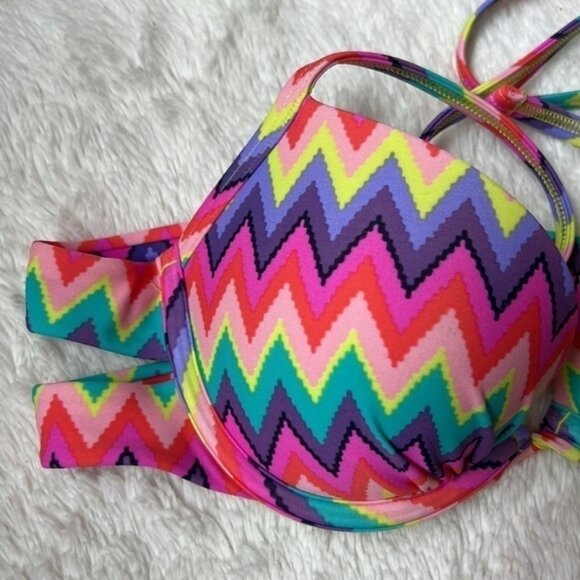 Aerie Brooke chevron bikini top 32A - Picture 2 of 9